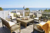 Coastal Cottage w/ Roof Deck Ocean Views - York, ME 4 Beds, 3 Baths, Sleeps 9 Hotel a York