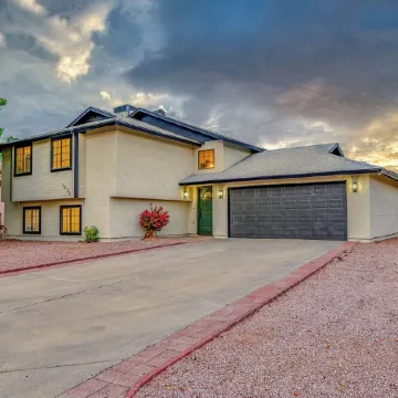 Your Home Away from Home: Free Heated Pool, Games, Western, BBQ, Lux Home