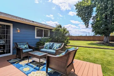 The Apple Tree Cottage ~ a fully remodeled 2 bed / 2 bath home