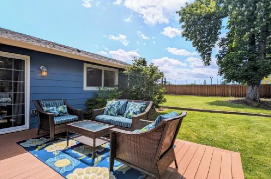 The Apple Tree Cottage ~ a fully remodeled 2 bed / 2 bath home Hotels in Carlton