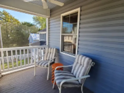 Large Luxury 4 bed/3 bath Beach House-2 Blocks to beach, 1 Block to Bay Hotels in Colonial Beach