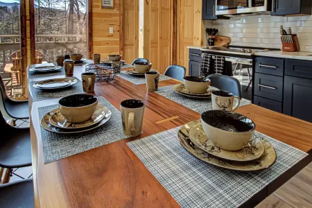 Upscale Cabin w/ Views! HOT TUB, Pets, Sleeps 8!