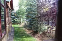 Mountain 4bed 5bath Townhome w Pool, Hot tub, Shuttle, just steps to base.