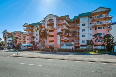 2/2 Bright and Luxurious, Balcony Walk Out to the POOL & BEACH Hotels near Seaside Seabird Sanctuary