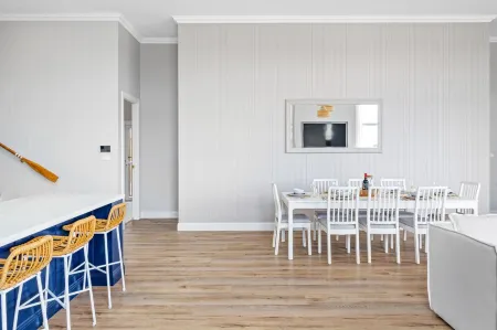 House on Catho and Moonee Beach. Special Book 2 Nights Stay Отели в г. Кэтрин Хилл Бэй