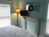 American Four-Square completely renovated, easy walk to the beach! 北安普敦縣酒店