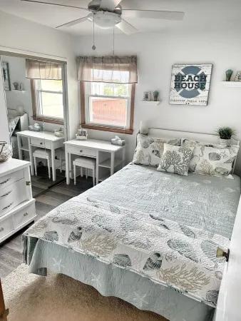 Charming Little Beach House in Prime Location Отели в г. Беркли