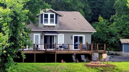 Waterfront Home, 3 BR, 2 Bath, HOT TUB, Pet-Friendly, Fishing, Fire Pit - 4 stjerner