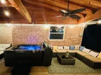 Villa D’Oro, Pool, Jacuzzi, Retro-Arcade & Fire Pit