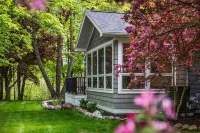 Newly renovated 1950's leelanau trail side cottage