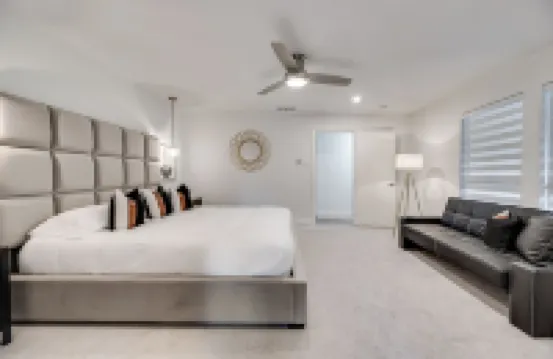 Lux Pool Oasis, Fifa Stay- 25 Mins to at&T, Sleeps 12, Hot Tub, Firepit
