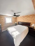 Creekside cottage with hot tub and fishing