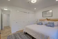 3 Bedroom, 2 Bath, Clean, Bright, Modern Space, in a Quite, Modest Neighborhood