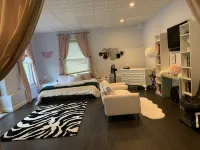 Charming 5-Bedroom Home by the Sea Hotels in Manchester-by-the-Sea