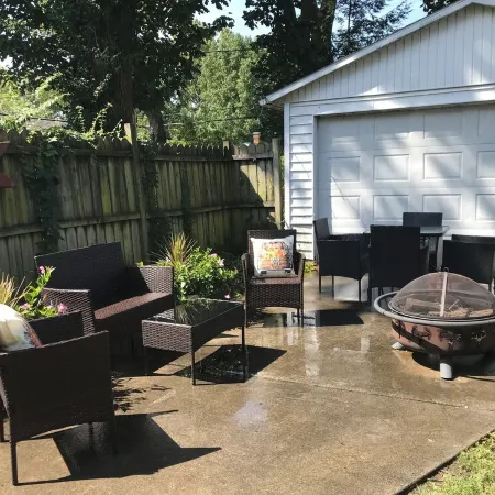 Pet friendly remodeled bungalow home just two blocks from Washington Park.