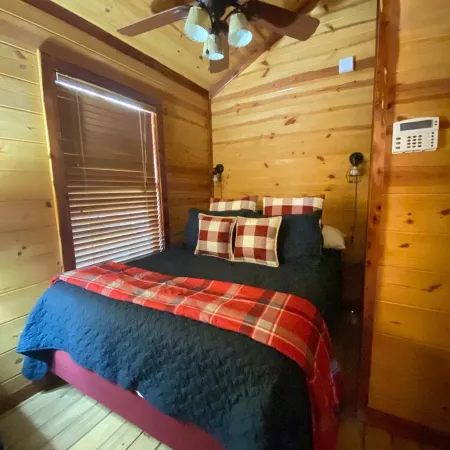 Modern Private Cabin, Fishing, Shooting Range, Fire Pit, 4WD Trails & Canoeing