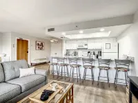 ★Gulf Coast 107★ 10/10! Clean Beach Condo with Pool, Beach Gear & Spacious Patio