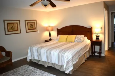 Spacious Modern Villa Lovely Porch Golf Course View Free Tennis-PB Daily! Hotels in 
