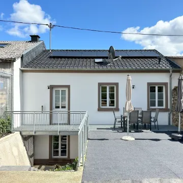 Renoviertes Ferienhaus 115 qm, mit Ganzjährig Beheiztem Innenpool 28 C und Spa