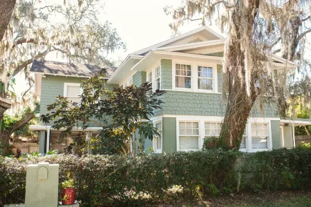 Charming 1920's House - pet friendly, 45 minutes from beach & attractions!