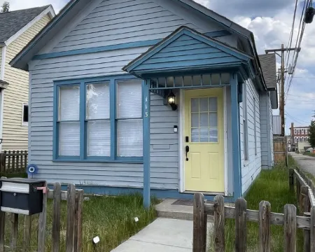 A 2-bedroom house right off of main street in Leadville with off street parking Hotels in Leadville