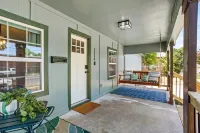 The Craftsman on Clay-4 Blocks to Silos-Backyard Retreat-Hot Tub and Cowboy Pool