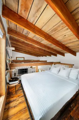 Little River Tiny House with HOT TUB! 맥기 타이슨 공항 주변 호텔