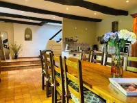 Traditional Breton house near the sea Hotels in Quemper-Guezennec