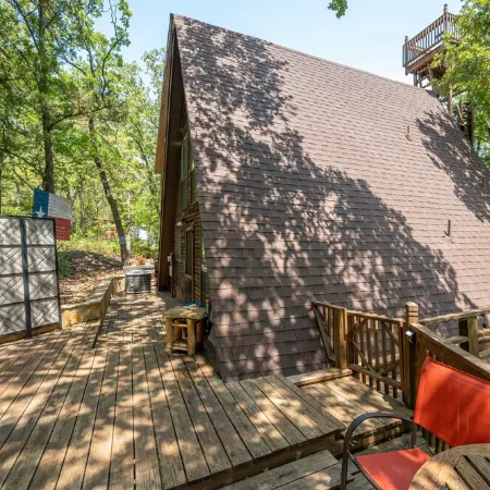 Enchanting Lake Texoma Cabin with Hot Tub