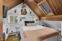 Cozy 3BR lakefront cottage with hot tub perfect for families w/ private dock.
