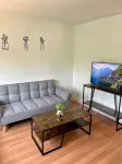 The Village - Private apartment w/ parking 5 min walking