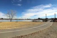 Hot tub, Quiet 3 Bedroom, Close to Downtown, WFH Hotels in Wheat Ridge