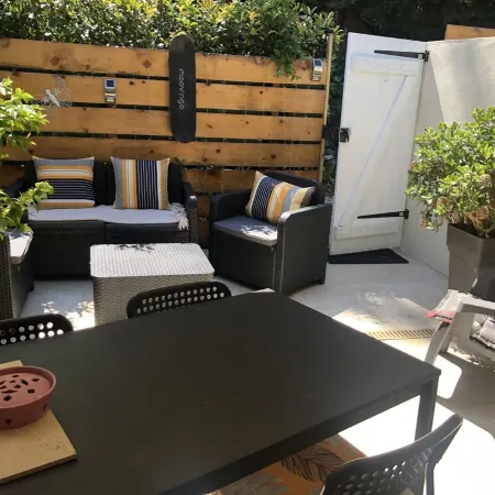 Joli Petit Mazet Avec Terrasse en Pleine Nature