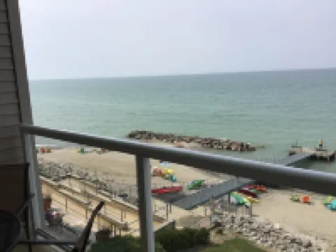 Lakefront Condo #308 2Br/2 BA-Beach/Pool. Rent 2/3rd Free Until April 30th-Ask 杰尼瓦酒店