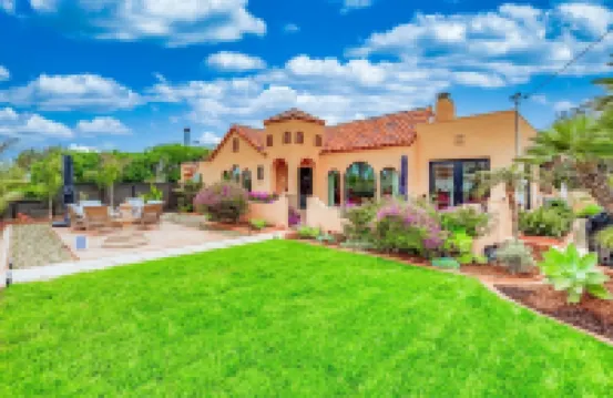 Historic Spanish Home - Walk to the Beach, Restaurants and Shopping!