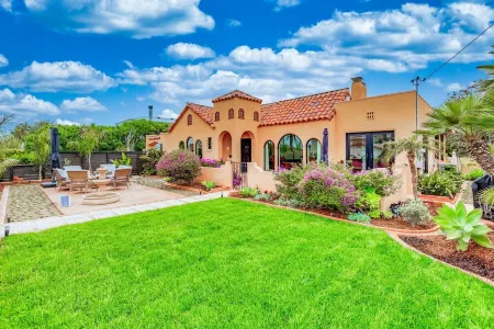 Historic Spanish Home - Walk to the Beach, Restaurants and Shopping!