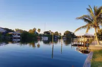 Immaculate Beach House, Just Renovated, Heated Pool - 5 Min Bike Ride to Beach Hotels in South Patrick Shores