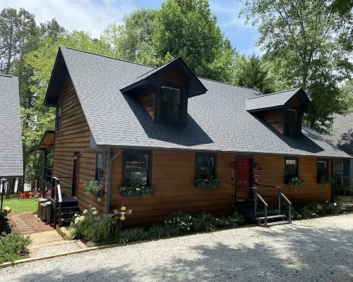 Cedarwood Lake House Hotels in Stephens County