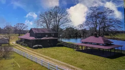 Lodge on the Lake Inside a Family Farm 2 or 5 Bedroom PaBella's Winery and Vineyard 주변 호텔