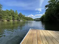 4 Bedroom 3 Bath Lakefront Home with Private Dock, Secluded, Lewis Smith Lake 温斯頓縣酒店
