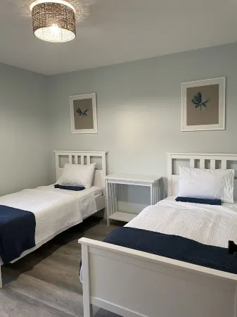 Lake House Artistic Spa-Like Retreat - Quiet Peaceful cul-de-sac - Pet-Friendly!