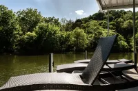 The Swan House:  Private, Peaceful, and Picturesque Lakefront Property Hotels in Coffee County