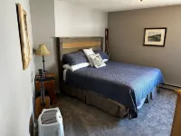 Powderhorn Slopeside 3 Bedroom / 3.5 Bath Condo Next to Ski Lift Hotels near Skyway Ski Trailhead
