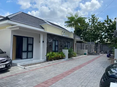 Gebe House - Guest House Jogja Hotel di Tirtonirmolo