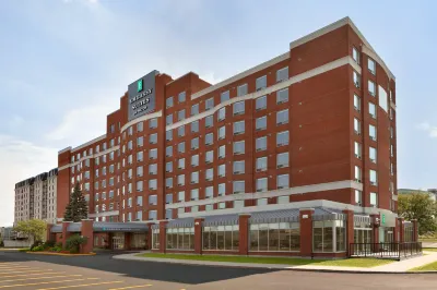 Embassy Suites by Hilton Montreal Airport Hotels in der Nähe von Fairview Pointe Claire