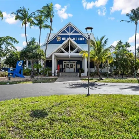 2/2 Condo Steps from the Beach