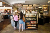 Newly renovated Carriage House, on lovely property near Intercourse, PA