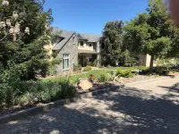Amazing Hillside Retreat 6 bedrooms, 7.5 baths