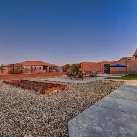 Estrella Mountain 5 Bdrm w/Views, Pool, and Games!