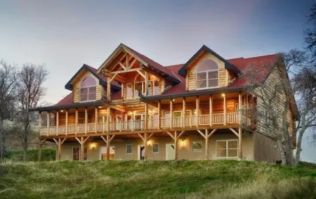 Mountain Cabin/Pine Flat Lake/Kings Canyon/Sequoia National Park/Yosemite